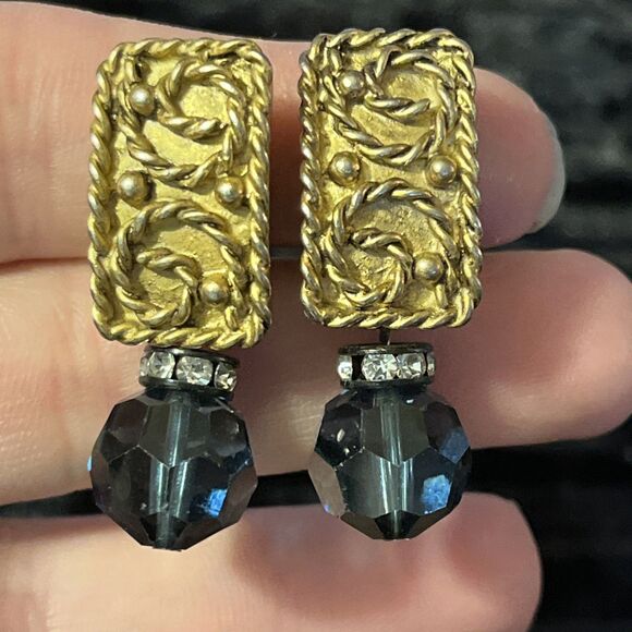 VTG Goldtone Twisted Scroll Rhinestone Czech Glass Bead Drop Clip On Earrings - Picture 1 of 7